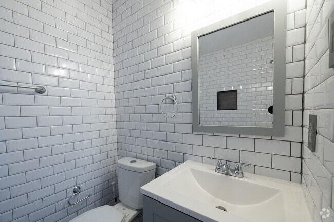 2BR, 1BA - 850SF - Bathroom