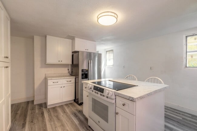 Photo - Attention boaters: Riverfront home, pet fr...