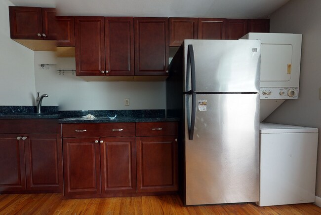 Building Photo - 428 Franklin St Unit 1R