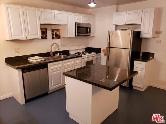 Building Photo - 13757 Vanowen St Unit 2 Rental