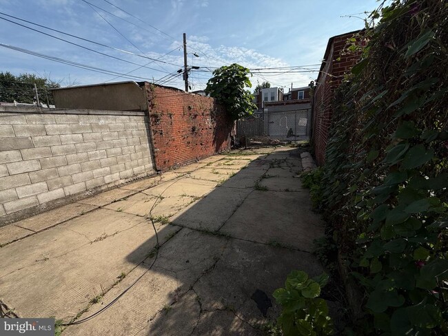 Building Photo - 2013 E Stella St Rental