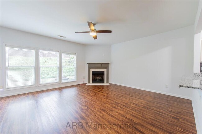 Photo - 4922 Sherwood Way