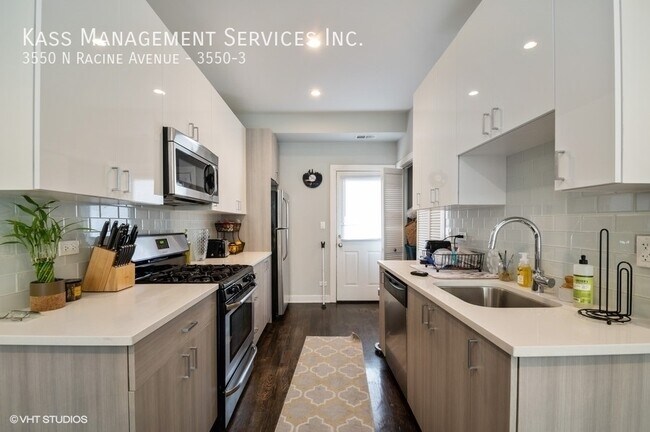 Building Photo - 3550 N Racine Ave Unit 3550-3