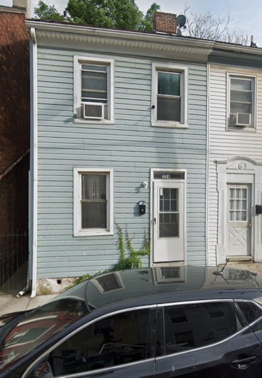 Building Photo - 324 Walnut St