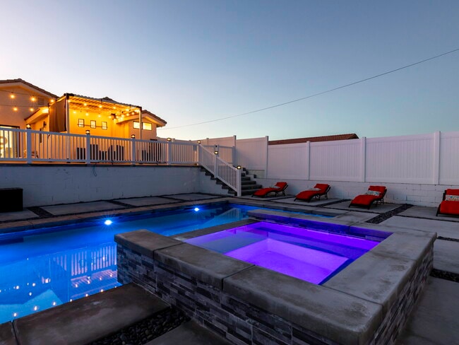Piscina y spa - 13416 Cholla Dr