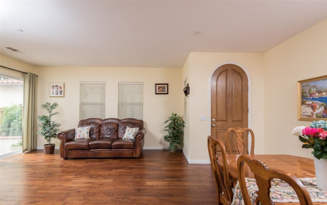 Photo - 1406 Mosaic Glen