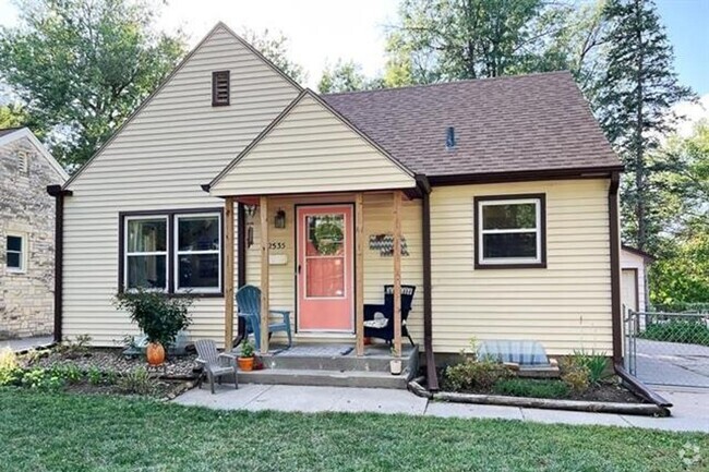 Building Photo - Country Club Home with Spacious Backyard