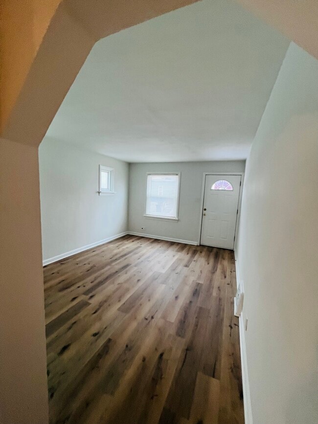 Photo - 4936 Hummelsheim Ave