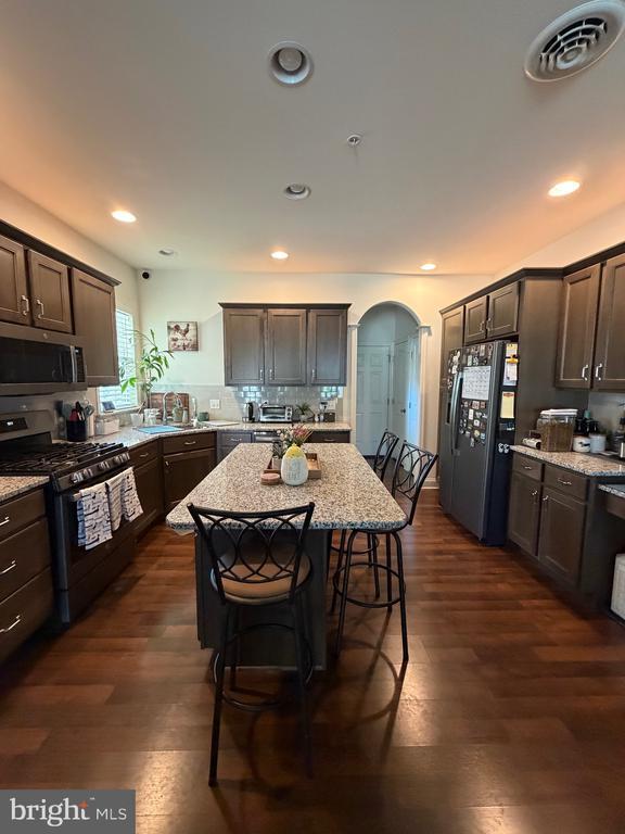 Building Photo - 109 S Village Cir
