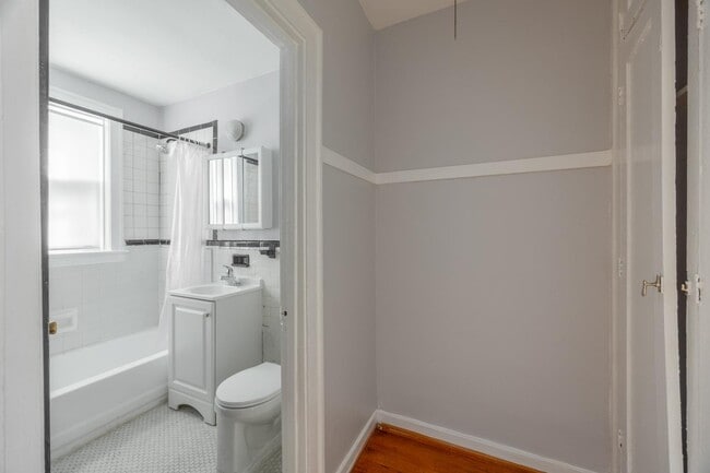 Photo - 917 W Eastwood Ave Unit 307