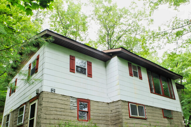 Building Photo - 2 Ascension Trail Rental