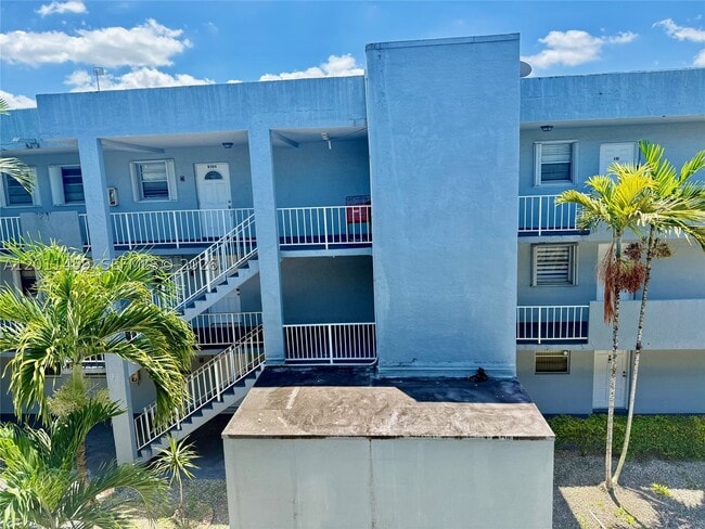 Building Photo - 1755 W 60th St Unit D312