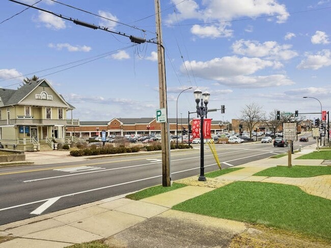 Photo - 209 W Main St