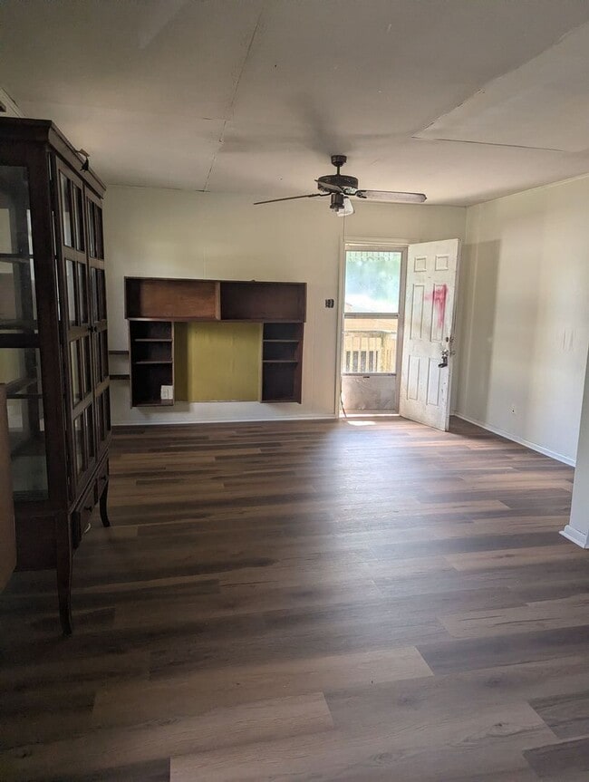 Photo - 418 Tissington St