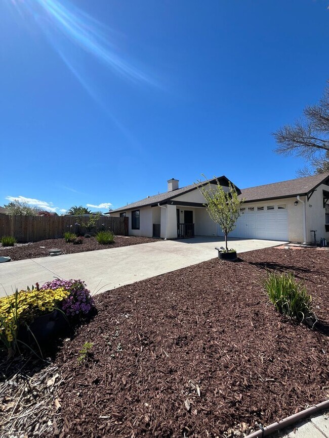 MOVE IN READY!! 3 BEDROOM 2 BATH HOME AVAI... - MOVE IN READY!! 3 BEDROOM 2 BATH HOME AVAI...