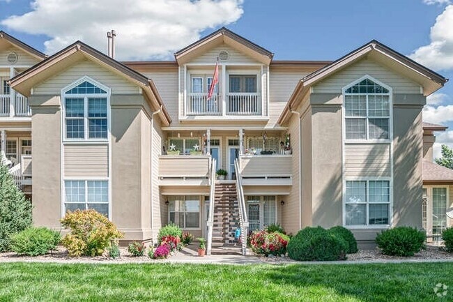 Building Photo - Updated 2 bed, 2 Bath Cond with Lake and G... Unit K Rental