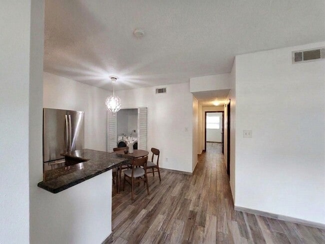 Building Photo - 2300 Augusta Dr Unit 17