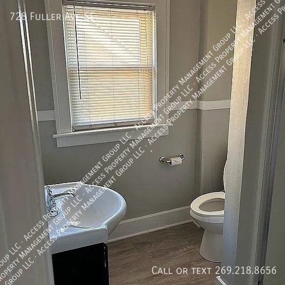 Photo - 728 Fuller Ave SE
