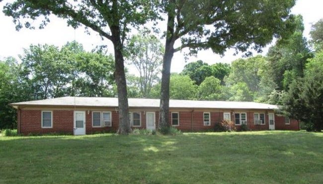 Building Photo - 110 Evergreen Ln Unit 3
