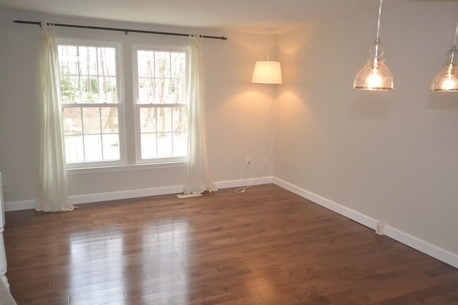 Photo - 1537 Woodcrest Dr