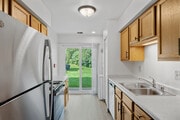 Lower 2BR, 1.5BA - 925SF - Kitchen