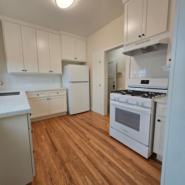 734 S Detroit St Unidad 734 S Detroit St # 1