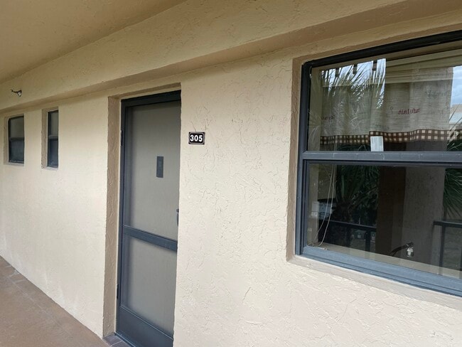 Photo - 4760 Lucerne Lakes Blvd Unidad 305 Rental