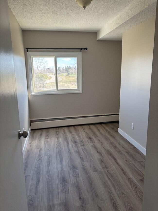 Photo - 2908-116A 116a Ave NW