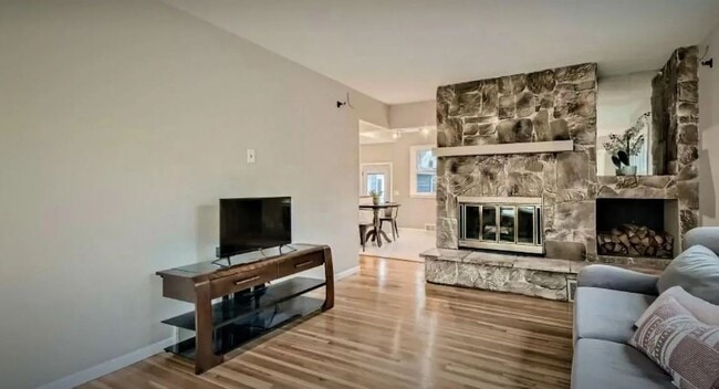 Photo - 1031 Sumter Ave N