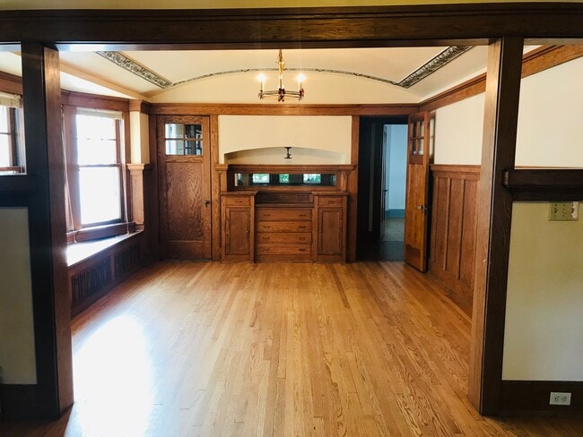 Photo - 2825 N Frederick AV