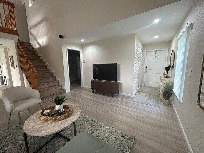 Photo - 1140 Staghorn St