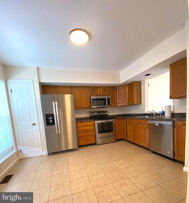 Building Photo - 116 Village Dr Rental