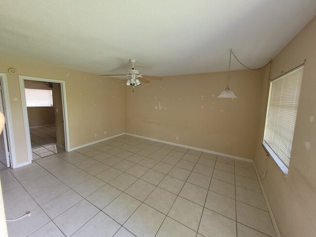 Photo - 230 NE 41st St Unit 2