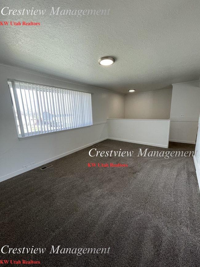 Photo - Spacious Home in Magna – Convenient Location! 1st month's rent free!