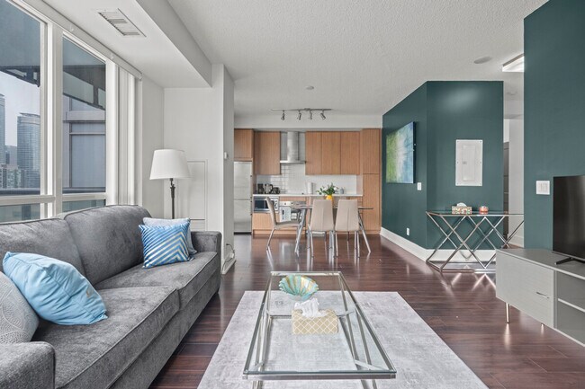 Photo - 241 Wellington St W Unit ID1345996P