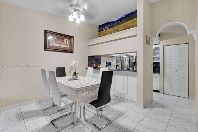 Photo - 18256 Mediterranean Blvd Unidad 8-14 Rental