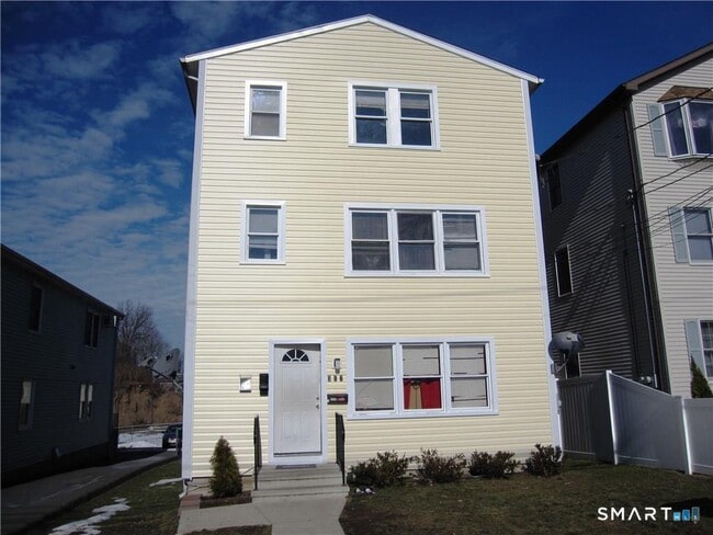 Building Photo - 327 Augur St Unit 3
