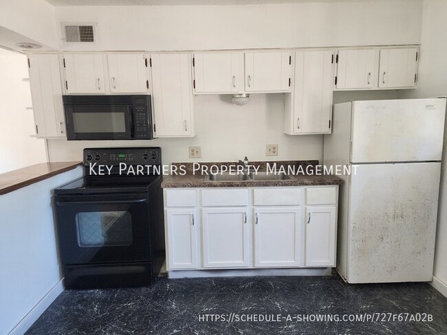 Photo - 130 Warner-6