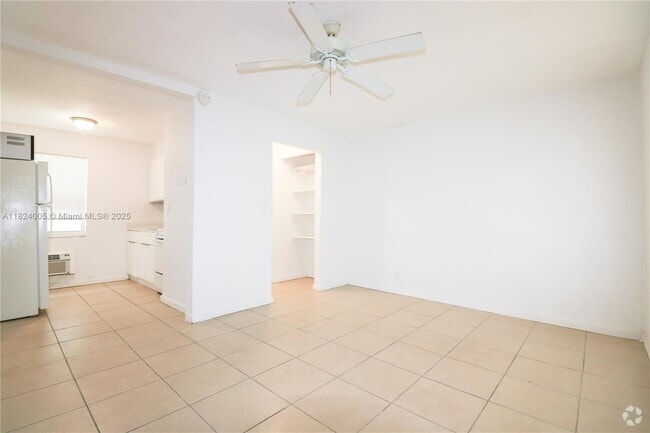 Building Photo - 716 NE 8th St Unit 4 Rental
