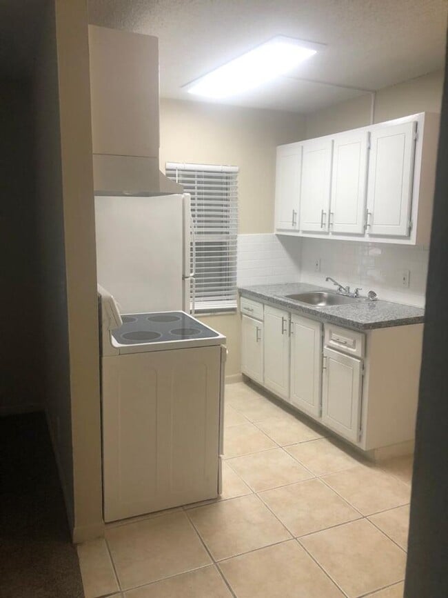 Photo - Riverside Manor/N'ice Apartments - 889 Riv...