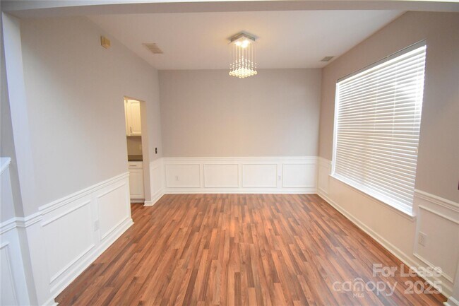 Photo - 6827 Braddock Ln