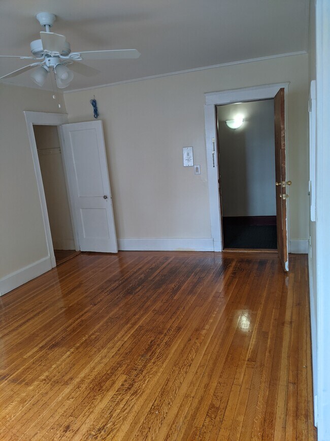 Entrance - 1607 Commonwealth Ave Unidad 27