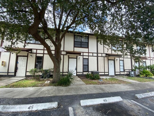 Building Photo - 5154 Breckenridge Pl Unit 46 Rental