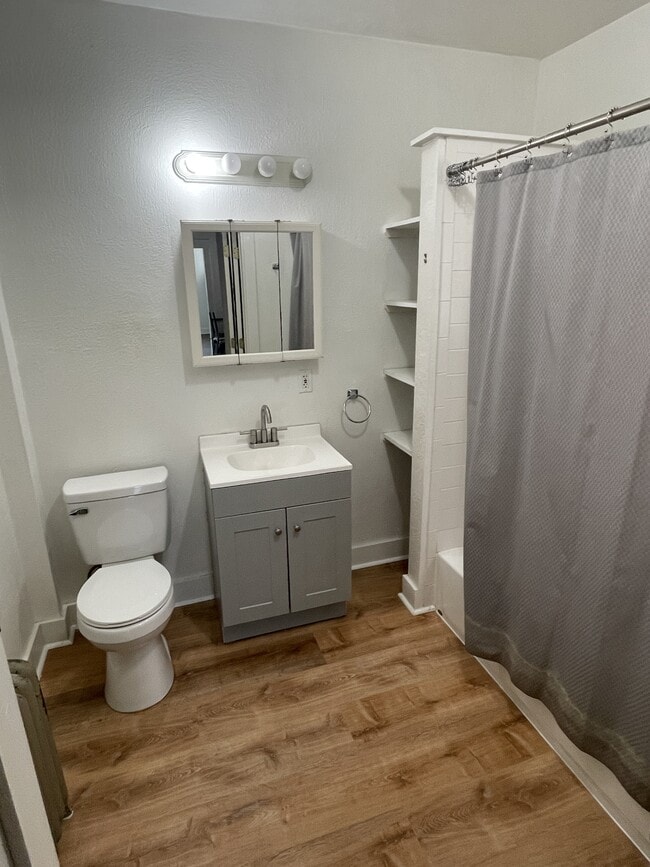 Photo - 5617 Hobart St