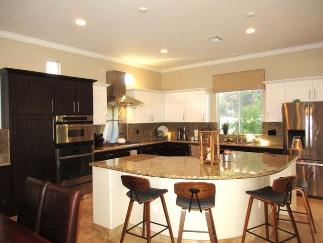 Photo - Taylorville Street