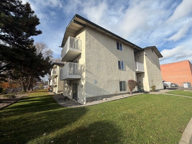 Photo - Welcome to Briarwood Apartments!