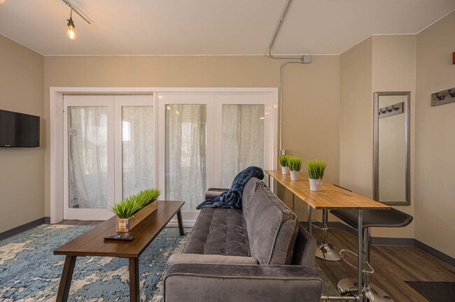 Photo - 532 W College Ave Unidad ID1061640P