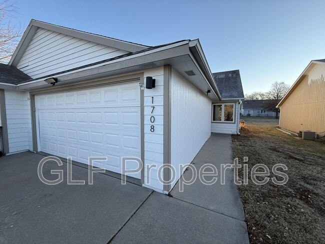 Building Photo - 1708 Prairie Ave