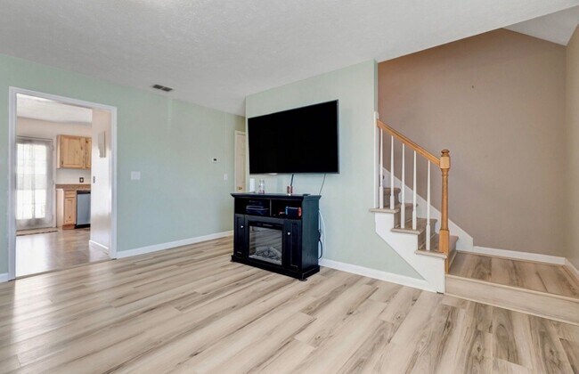 Photo - 102 Fresca Ct