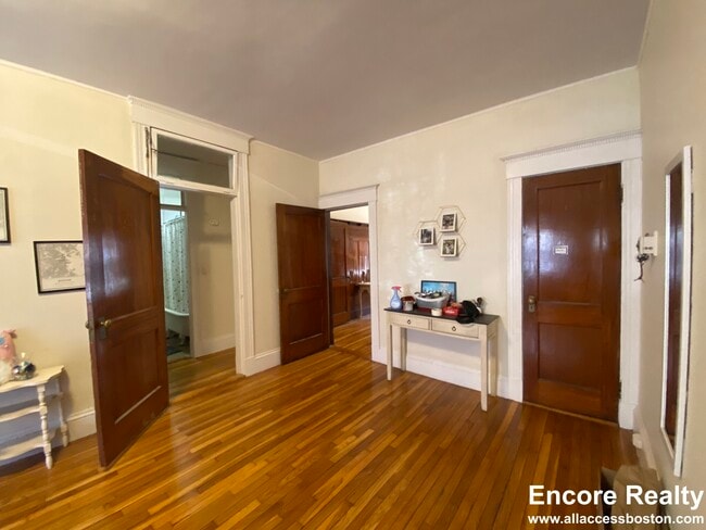 Photo - 134 Englewood Ave Unit 2